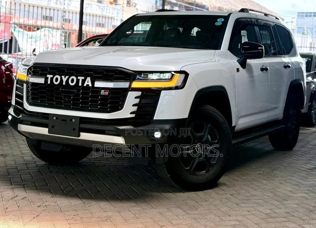 Toyota Land Cruiser 2023 White