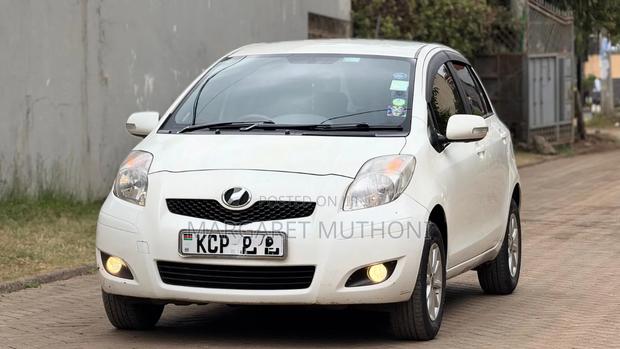 Toyota Vitz 2010 White