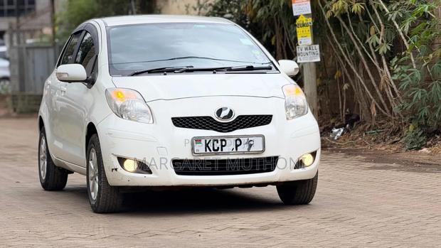 Toyota Vitz 2010 White