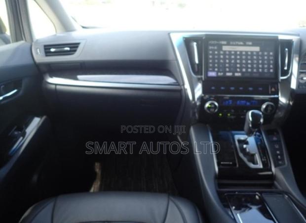 Toyota Alphard 2.5 Hybrid AWD 2019 Pearl