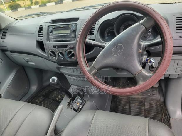 Toyota Hilux 2010 White