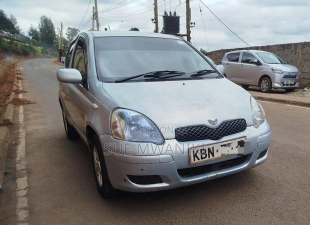 Toyota Vitz 2004 Silver