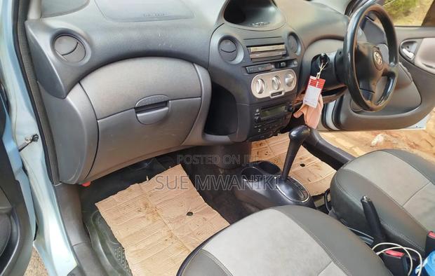 Toyota Vitz 2004 Silver