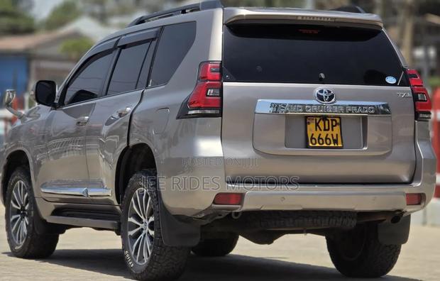 Toyota Land Cruiser Prado 2019 Gray