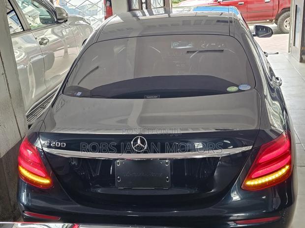 Mercedes-Benz E200 2019 Teal