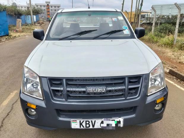 Isuzu D-MAX 2012 White