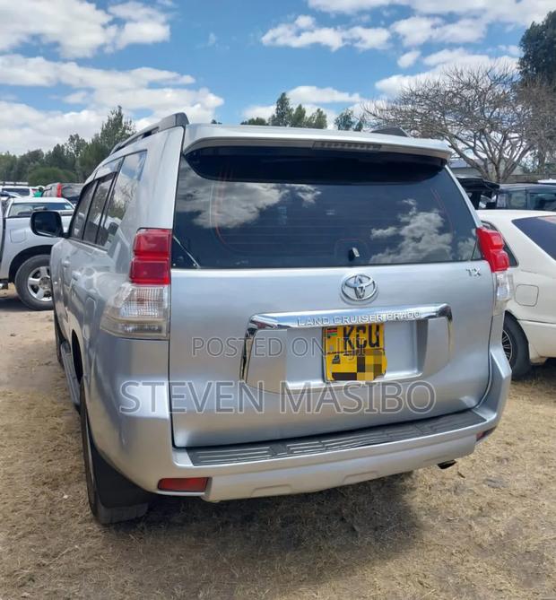 Toyota Land Cruiser Prado 2012 Silver