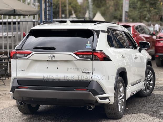 Toyota RAV4 Limited AWD 2020 White
