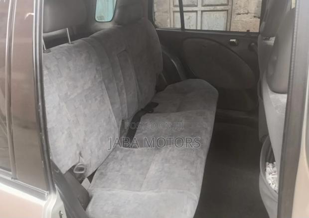 Toyota Raum 2001 Gray