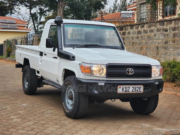 Toyota Land Cruiser 2013 White