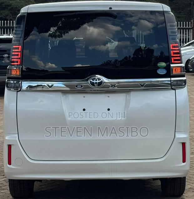 Toyota Voxy X 2WD 8-Seater 2019 White