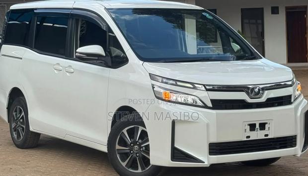 Toyota Voxy X 2WD 8-Seater 2019 White