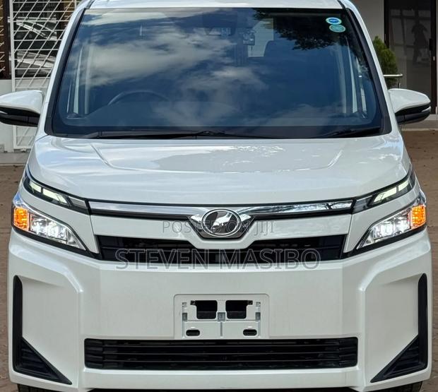 Toyota Voxy X 2WD 8-Seater 2019 White