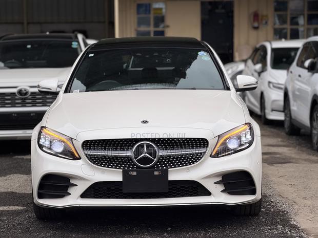 Mercedes-Benz C200 2019 Pearl
