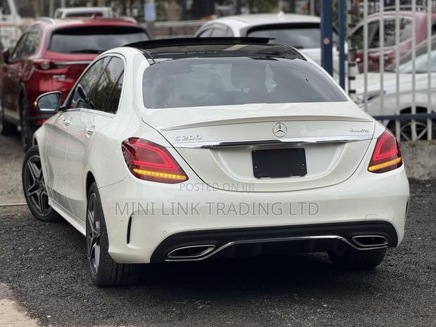 Mercedes-Benz C200 2019 Pearl