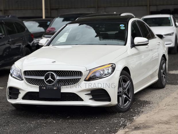 Mercedes-Benz C200 2019 Pearl