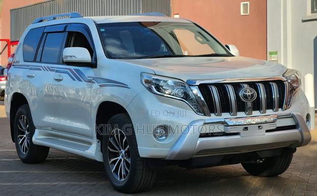 Toyota Land Cruiser Prado 2017 White