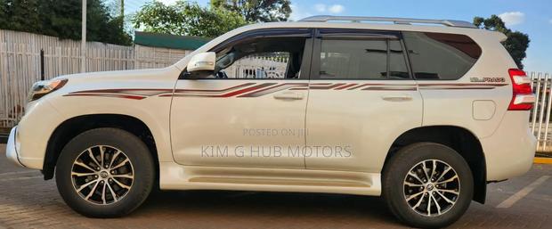 Toyota Land Cruiser Prado 2017 White