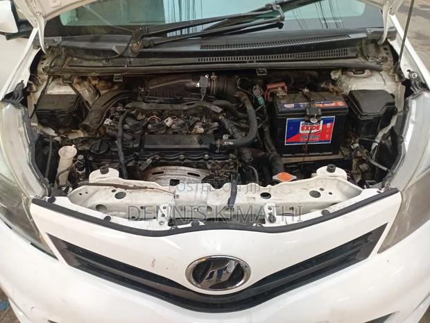Toyota Vitz 1.3 FWD 5dr 2011 White