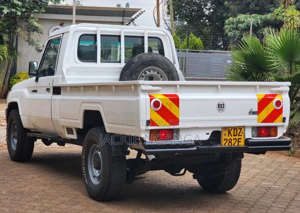 Toyota Land Cruiser 2013 White