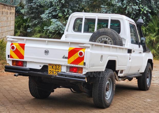 Toyota Land Cruiser 2013 White