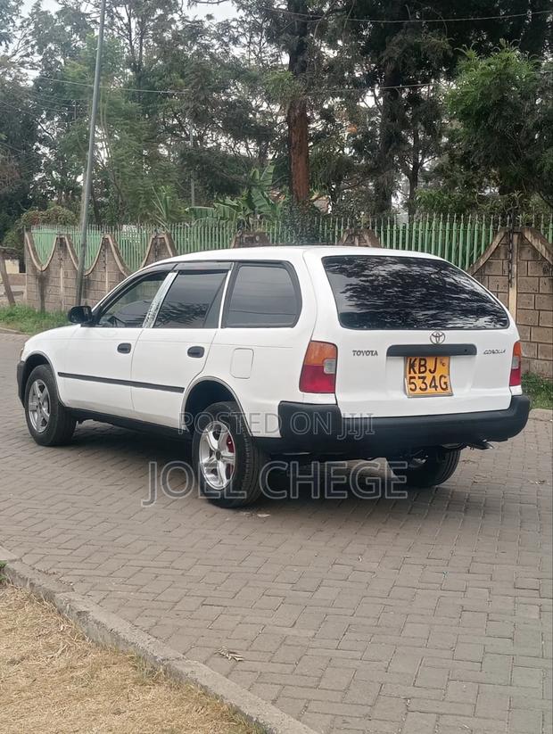 Toyota Corolla 2001 White
