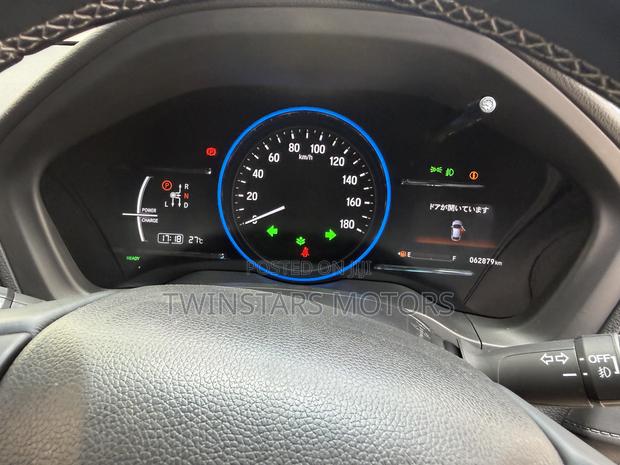 Honda Vezel 1.5 2WD 172 hp 2019 Silver