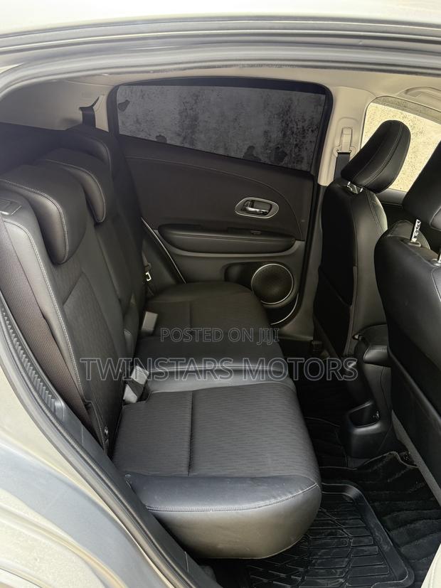 Honda Vezel 1.5 2WD 172 hp 2019 Silver