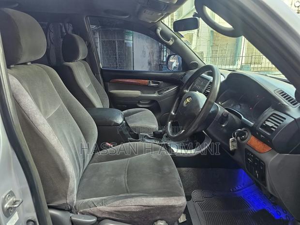 Toyota Land Cruiser Prado 2005 Silver