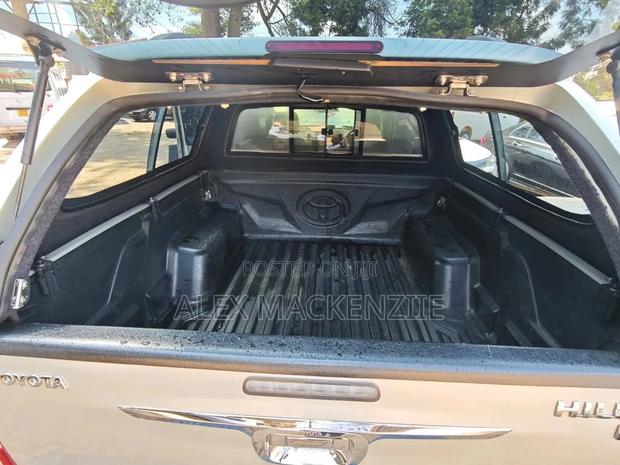 Toyota Hilux 2015 Gold