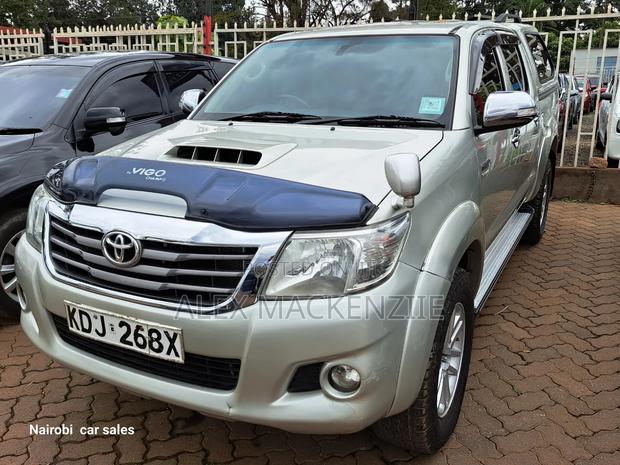 Toyota Hilux 2015 Gold
