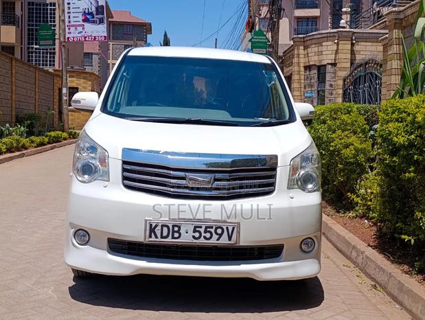 Toyota Noah 2012 White