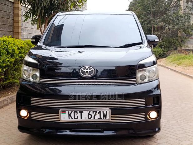Toyota Voxy 2012 Matt Black