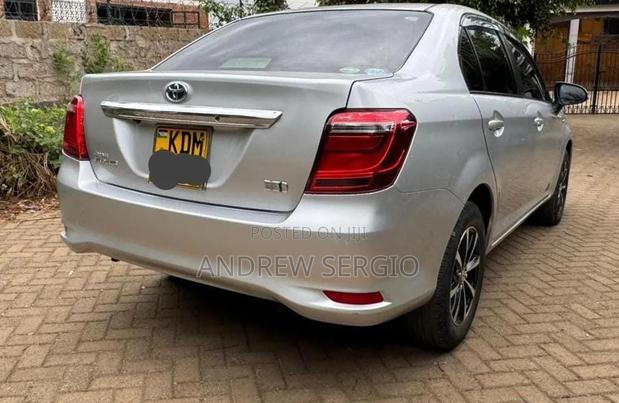 Toyota Axio 1.5 Hybrid 2WD 2015 Silver