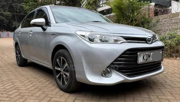 Toyota Axio 1.5 Hybrid 2WD 2015 Silver