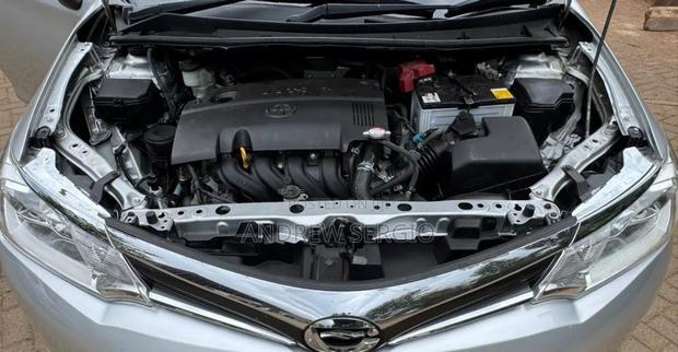 Toyota Axio 1.5 Hybrid 2WD 2015 Silver