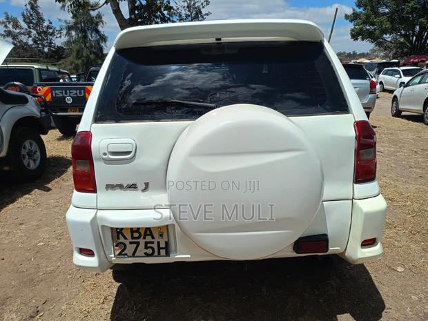 Toyota RAV4 Automatic 2003 White