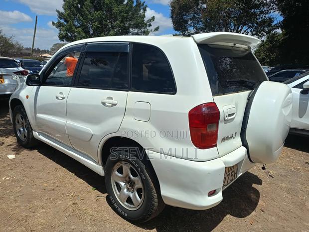 Toyota RAV4 Automatic 2003 White