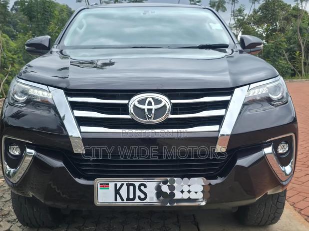 Toyota Fortuner 2018 Maroon