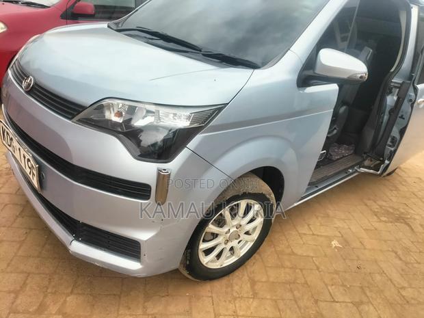 Toyota Porte 2015 Blue