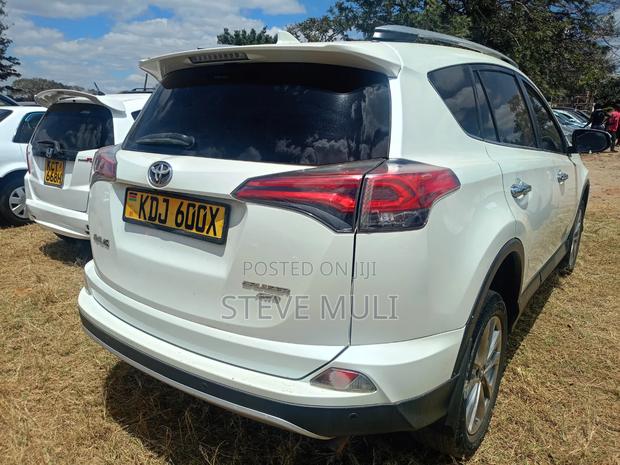 Toyota RAV4 2016 White