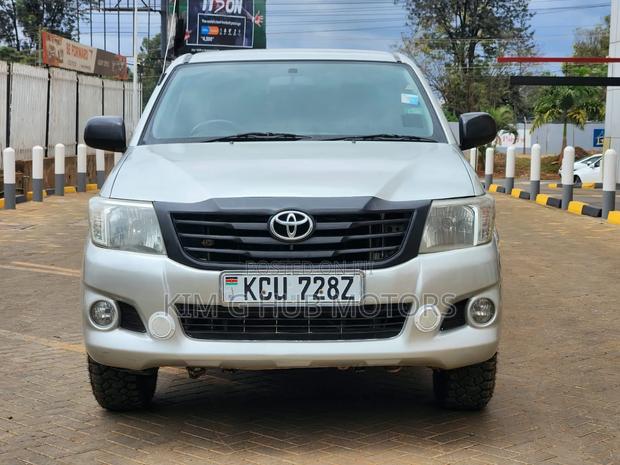 Toyota Hilux 2012 Silver