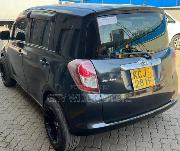 Toyota Ractis 2009 Black