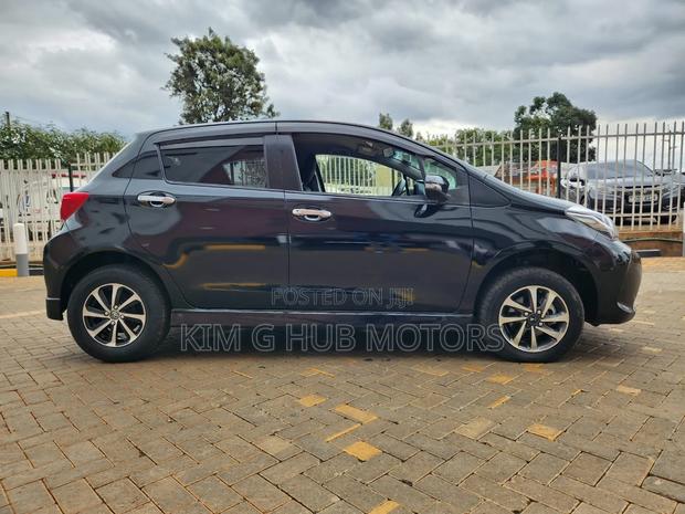 Toyota Vitz 2016 Black