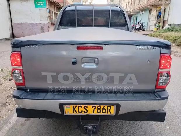 Toyota Hilux 2013