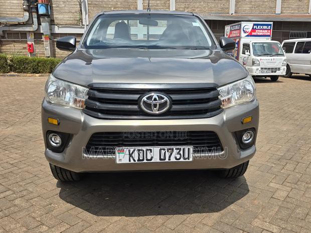 Toyota Hilux 2021 Brown