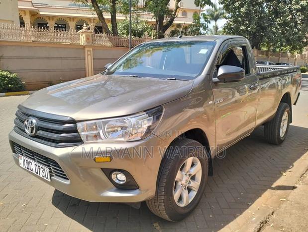 Toyota Hilux 2021 Brown