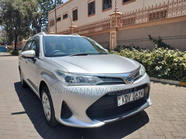 Toyota Corolla Fielder 2018 Silver