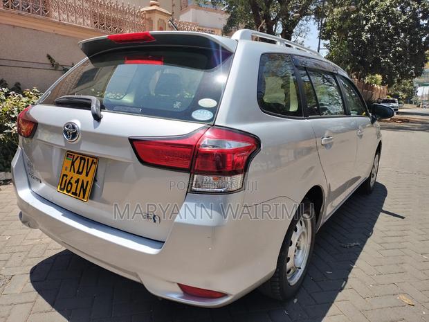 Toyota Corolla Fielder 2018 Silver