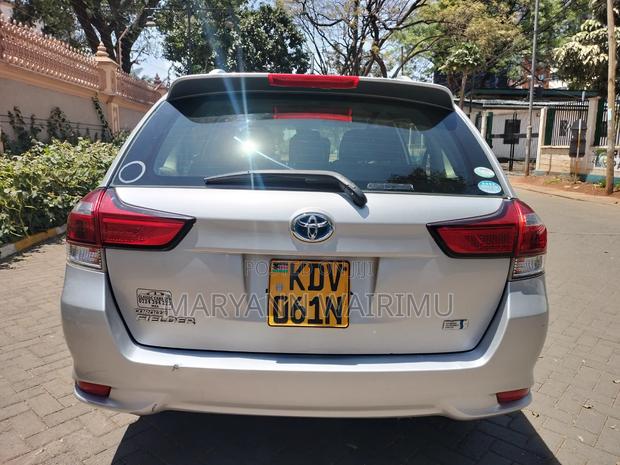 Toyota Corolla Fielder 2018 Silver